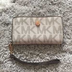 Michael Kors wristlet